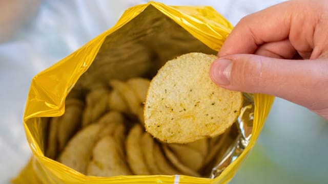 Retiran urgente estas famosas papas fritas de todos los supermercados y tiendas del país por ser potencialmente mortales