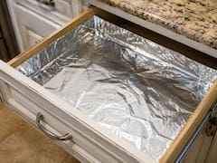 Poner papel de aluminio en los cajones de la cocina | Para qué sirve y por qué recomiendan hacer este truco