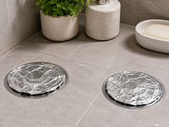 Colocar papel aluminio en las rejillas del baño: para qué sirve y por qué recomiendan hacerlo a diario