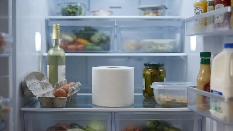 truco casero del papel higiénico en el refrigerador