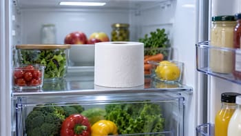 Poner el rollo de papel higiénico en la heladera: para qué sirve y por qué algunos lo recomiendan