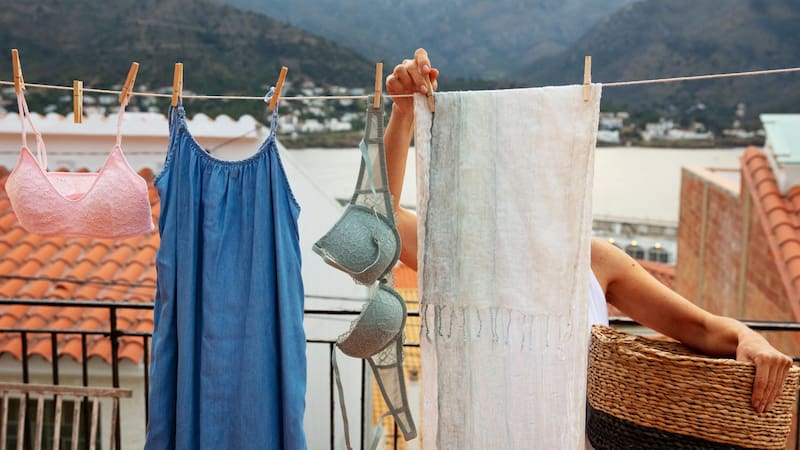 Para qué sirven los dos agujeros en las pinzas para tender la ropa y cómo usarlos correctamente