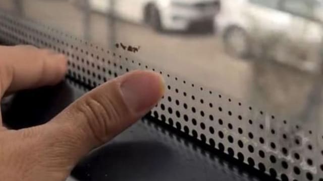 Pocos lo saben: para qué sirven los puntos negros de las ventanas de los autos y por qué es importante