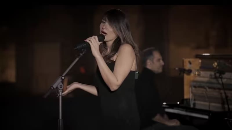 Cantó sin hiyab y recibió una condena de 74 latigazos: la historia de la artista que desafió al régimen iraní.