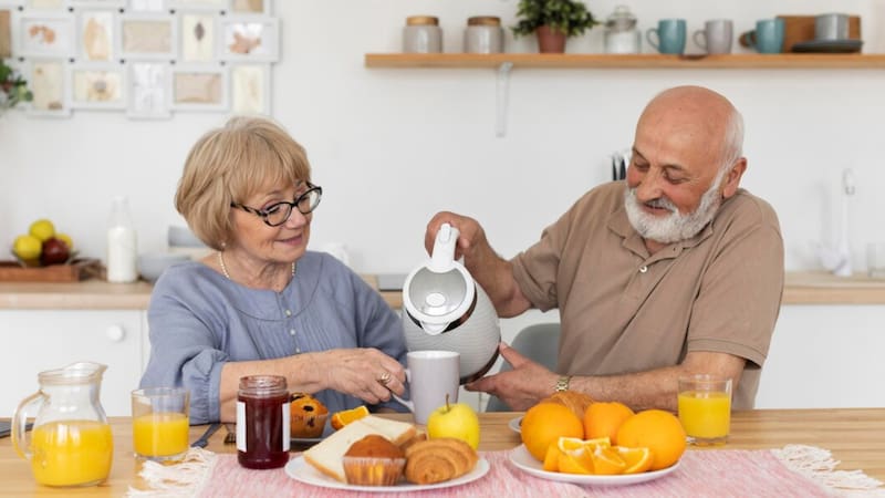 Un desayuno equilibrado ayuda a controlar el peso y mejorar marcadores de salud después de los 50 años.