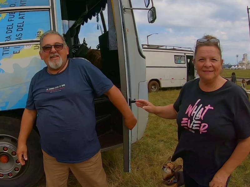 Pareja de jubilados viviendo en un motorhome.