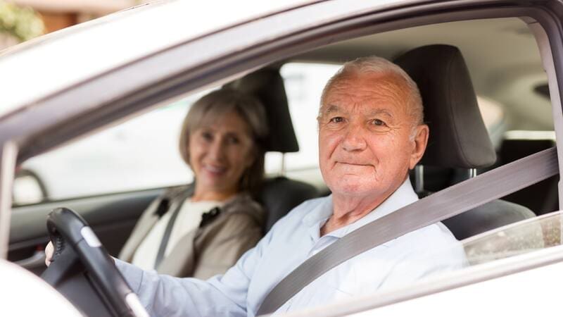 La DGT cambia las condiciones del carnet de conducir para mayores de 65 años. Renovaciones más frecuentes, controles médicos y nuevos plazos obligatorios.