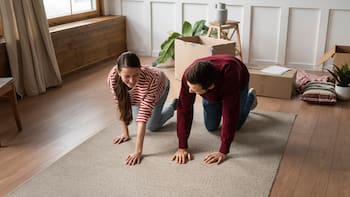 Limpiar las alfombras en un día soleado y con ventanas abiertas: por qué recomiendan hacerlo de esta manera