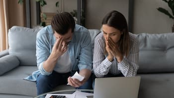 Arruinado y sin poder pagar la hipoteca: la ley obliga al banco a darte una salida antes del embargo