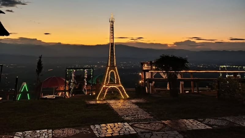 Su clima frío y sus montañas verdes lo convierten en un plan ideal para quienes buscan escapar del ruido de la ciudad.