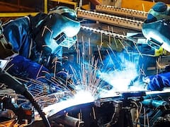 Oficial | El Gobierno decretó un aumento salarial para los empleados públicos: van a cobrar millones