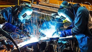 Oficial | El Gobierno decretó un aumento salarial para los empleados públicos: van a cobrar millones