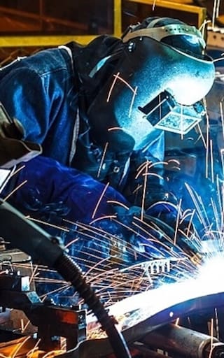 Confirmado y oficial | El Gobierno decretó un aumento salarial para los empleados públicos: van a cobrar millones