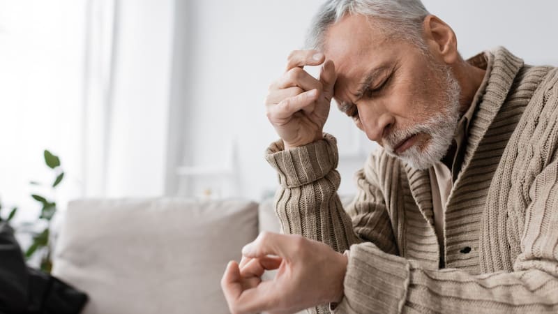 No son los temblores: la señal de alerta del Parkinson que casi nadie conoce y ayuda a detectarlo antes