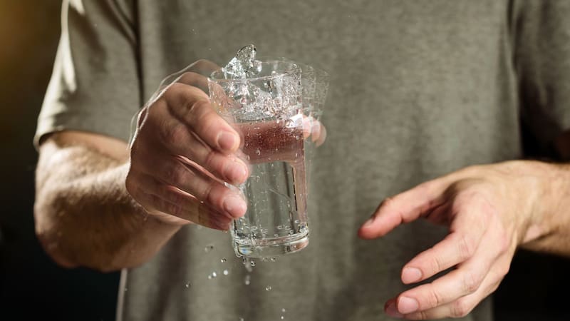 El Parkinson provoca síntomas motores conocidos como, por ejemplo, temblores, rigidez y lentitud de movimientos. Foto (Archivo)