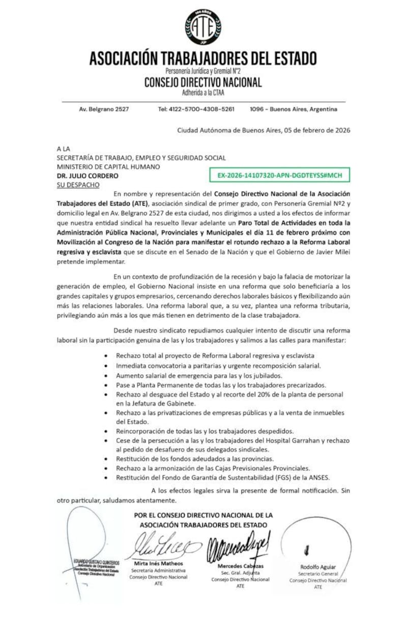Pese al paro por la reforma laboral, los sindicatos de transporte no frenarán la actividad.