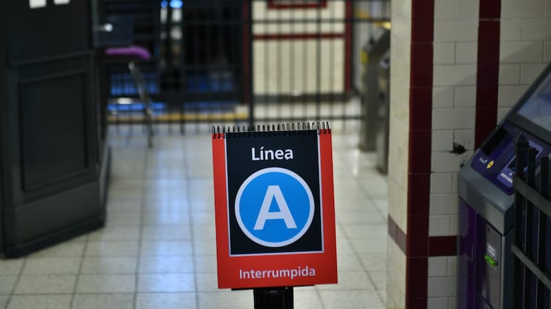 Todas las líneas de Subte interrumpieron su servicio debido a una medida de fuerza gremial.