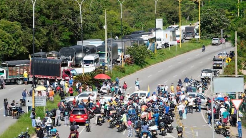 Acuerdo fallido en Santander: vuelven los bloqueos y crece la tensión en las vías del departamento.