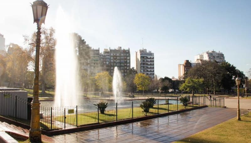 Parque Chacabuco será uno de los 16 parques que tendrán bares con baño y wifi.