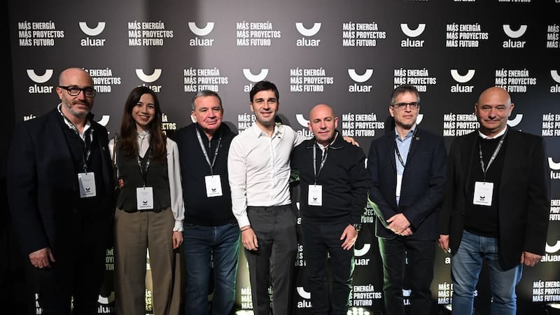 El gobernador Ignacio “Nacho” Torres encabezó junto al presidente de Aluar, Javier Madanes Quintanilla la inauguración de la quinta etapa del parque eólico de la compañía.