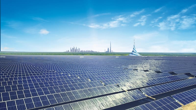 Construyen uno de los parques solares más grandes de la historia: ocupa un desierto completo y alimentará a varias naciones este año.