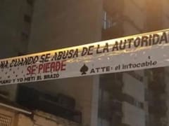 Un alumno colgó un pasacalles con graves amenazas en la puerta de su colegio