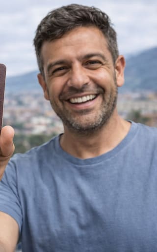 Presidente Petro mostró el nuevo pasaporte colombiano: cómo será, a partir de cuándo se emitirá y cuánto costará