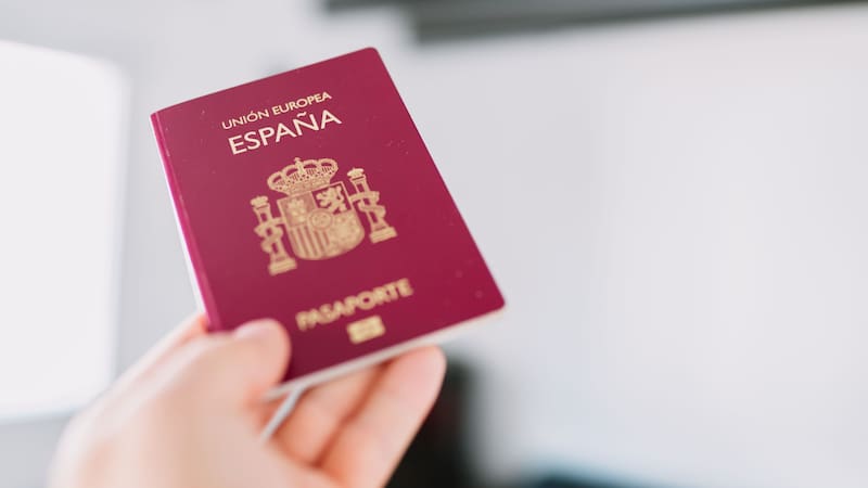 El pasaporte español, entre los más “poderosos” del mundo: en qué se diferencia del resto de los países. Fuente: Shutterstock.