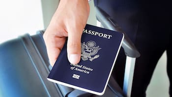 Cómo tramitar el pasaporte americano de adulto paso a paso: documentos y requisitos que EE.UU. exige a todos los solicitantes