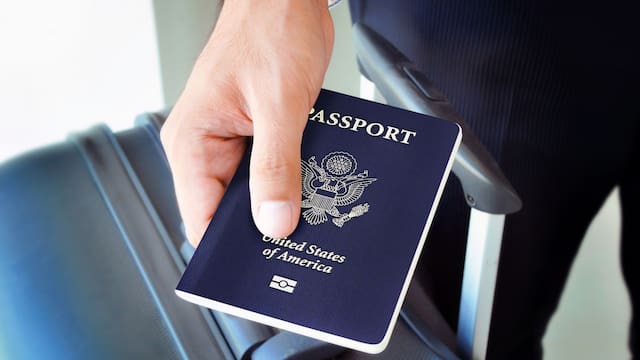 Cómo tramitar el pasaporte americano de adulto paso a paso: documentos y requisitos que EE.UU. exige a todos los solicitantes