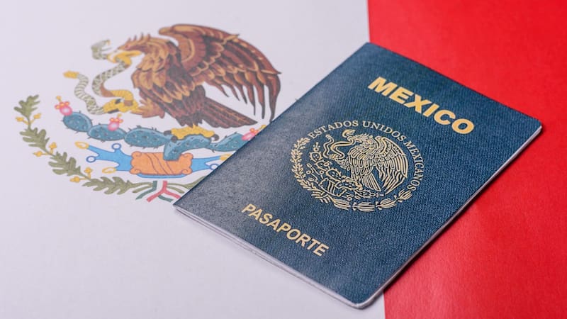 Cambiar de nombre no quita el derecho al pasaporte mexicano; basta con presentar el acta y los documentos que acrediten la nueva identidad.