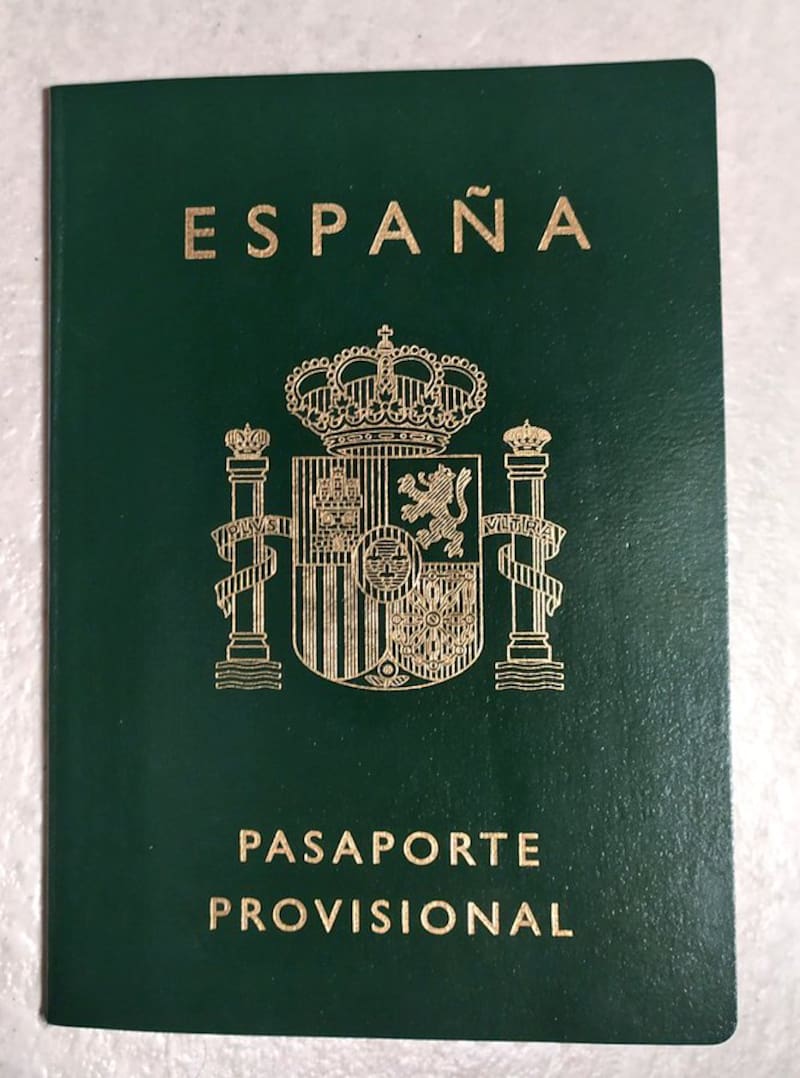 El pasaporte provisional español no cuenta con datos biométricos, por lo que no es válido para ingresar a Estados Unidos sin visado.