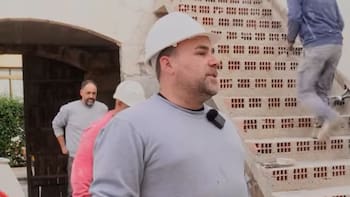 Pascual, albañil en España: “Antes ganabas 3000 o 4000 euros; ahora te dejas la espalda por 1200”