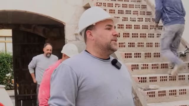 Pascual, albañil en España: “Antes ganabas 3000 o 4000 euros; ahora te dejas la espalda por 1200”