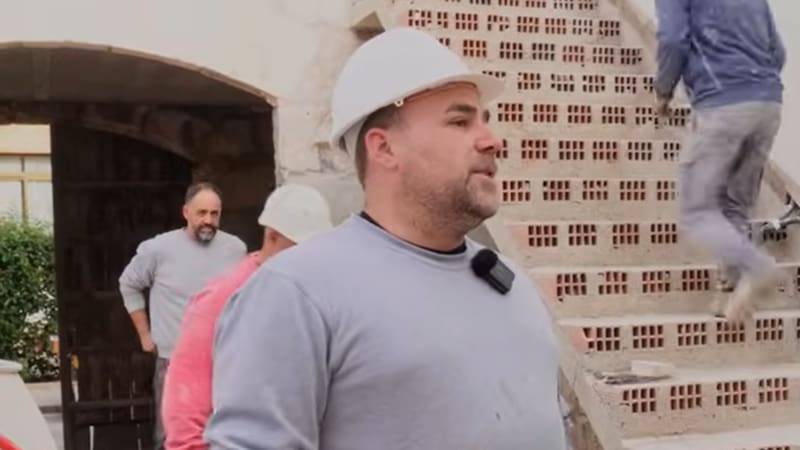 Pascual, albañil en España: “Antes ganabas 3000 o 4000 euros; ahora te dejas la espalda por 1200”