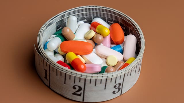 Alerta de último minuto | Detectan efedrina y sustancias prohibidas en suplementos para bajar de peso: cancelan su venta en farmacias