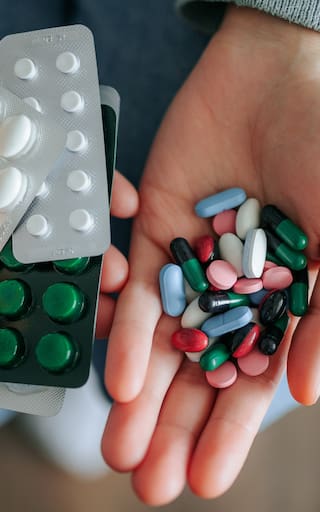 EPS Sanitas continúa con los cambios en los puntos de entrega de medicamentos: dónde podrán reclamarlos los afiliados