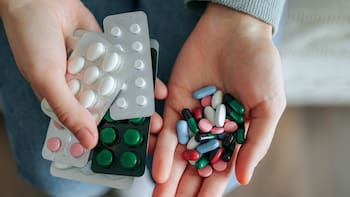 EPS Sanitas continúa con los cambios en los puntos de entrega de medicamentos: dónde podrán reclamarlos los afiliados