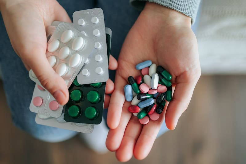 El motivo por cual nunca debes partir la pastilla a la mitad