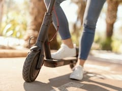 El Real Decreto 518/2026 establece que los patinetes tendrán nuevas reglas desde el 1 de octubre: casco obligatorio y edad mínima de 15 años