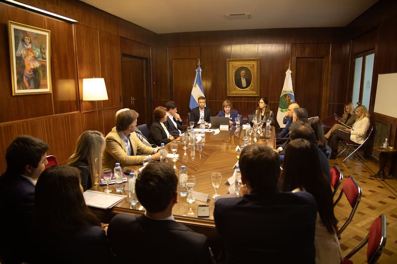 Patricia Bullrich con senadores LLA en el Anexo de la cámara Alta