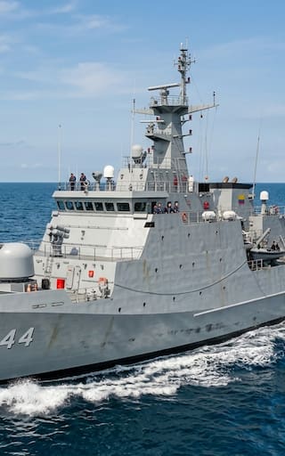 Las Fuerzas Armadas instalan un poderoso cañón de 76 mm en su nuevo patrullero oceánico: dispara 120 veces por minuto y tiene 80 proyectiles listos para el combate