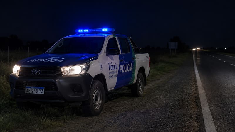 Un policía y chofer de aplicación mató al ladrón y quedó libre: los vecinos lo apedrearon.