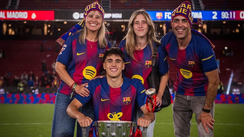 Pau Cubarsí, futbolista español: “Cuando ves a tus padres trabajar tan duro eso se convierte en una referencia”