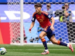 Pau Cubarsí, futbolista español: “Cuando ves a tus padres trabajar tan duro, eso se convierte en una referencia”