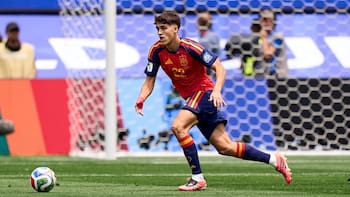 Pau Cubarsí, futbolista español: “Cuando ves a tus padres trabajar tan duro, eso se convierte en una referencia”