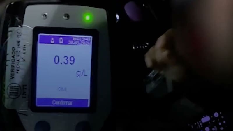 Lo detuvieron por manejar alcoholizado dos veces y puso una excusa insólita: “Una ensalada con vinagre”.