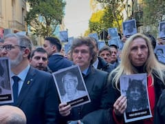Javier Milei encabeza el acto por el 32° aniversario del atentado a la AMIA