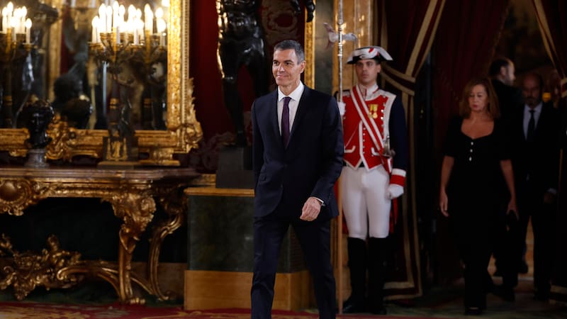 El presidente del Gobierno, Pedro Sánchez, a su llegada al Palacio Real durante la recepción de la Fiesta Nacional, este lunes, en Madrid.