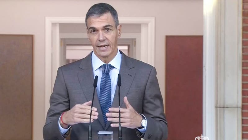 Captura de video de la comparecencia del presidente del Gobierno, Pedro Sánchez, este lunes en el Palacio de la Moncloa.